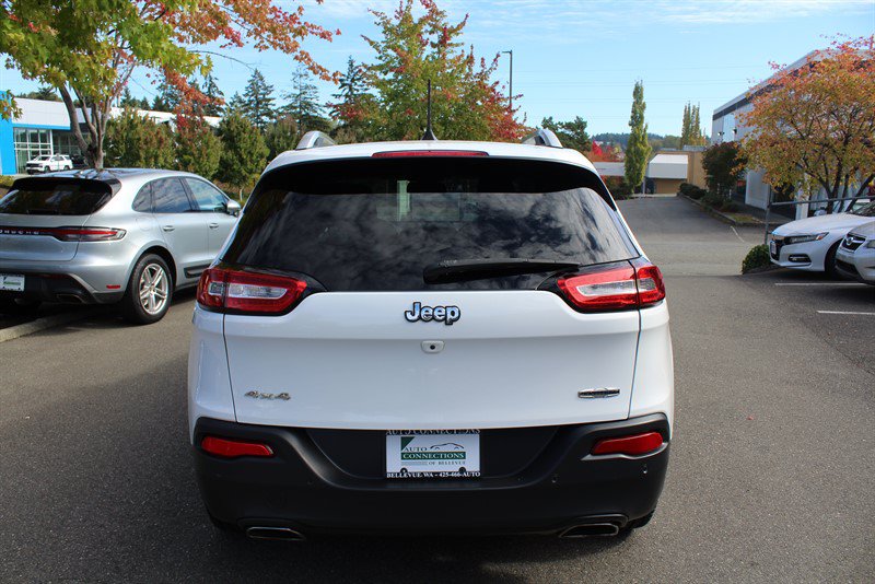 Used 2017 Jeep Cherokee Latitude w/ Comfort/Convenience Group AWD/4WD image 4