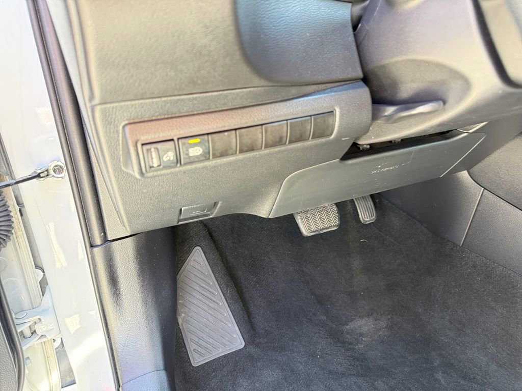 Used 2022 Toyota Corolla LE image 28