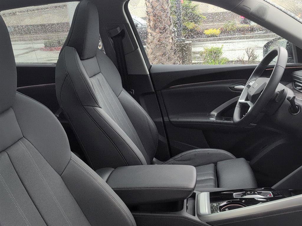 Used 2025 Audi Q5 Premium Plus w/ Premium Plus image 13