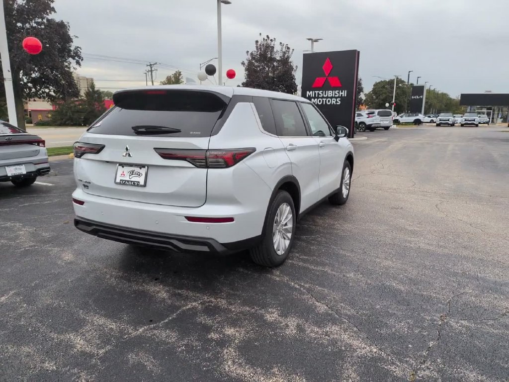 New 2026 Mitsubishi Outlander ES AWD/4WD image 7