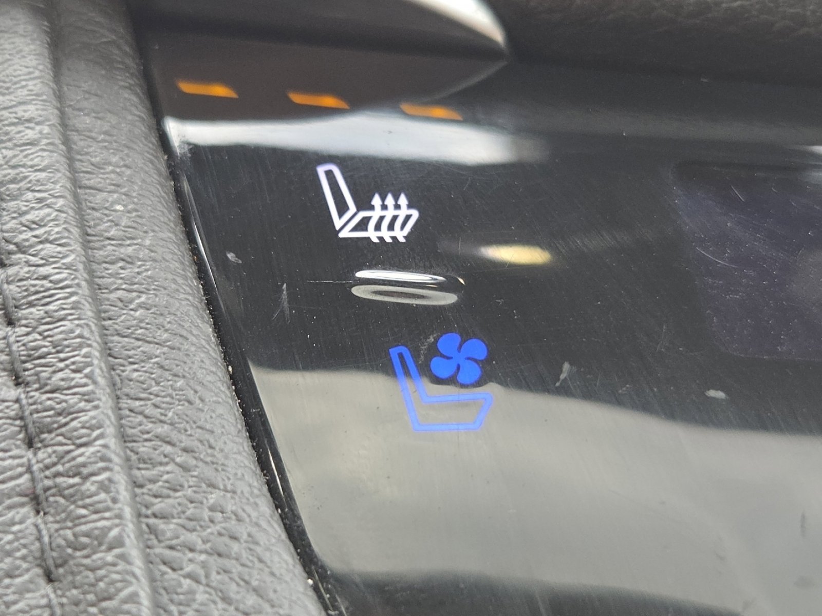 Used 2018 Cadillac XT5 Premium Luxury w/ Driver Assist Package image 5