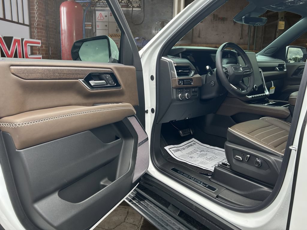 Used 2026 GMC Yukon Denali Ultimate AWD/4WD image 16