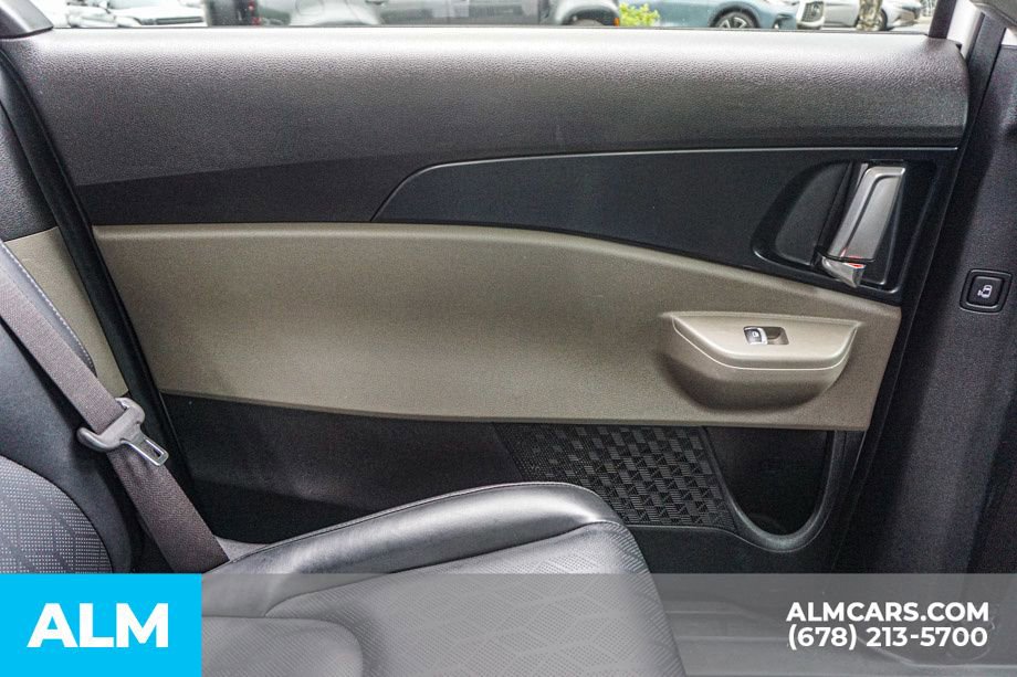 Used 2025 Kia Carnival FWD image 34