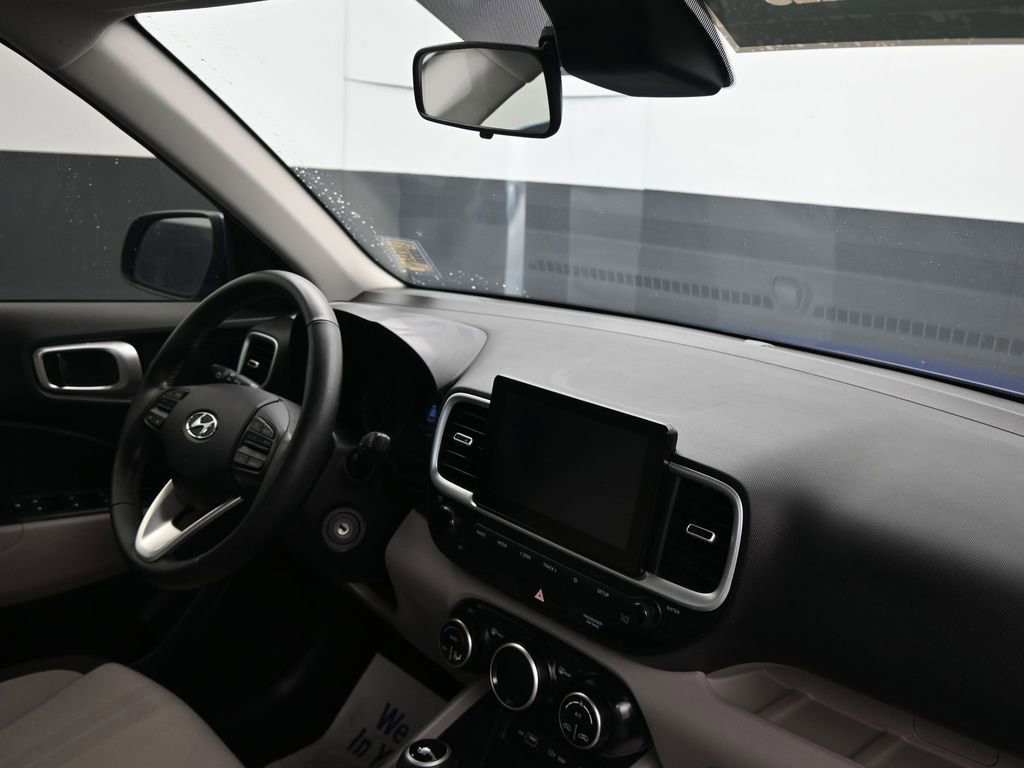Used 2022 Hyundai Venue SEL w/ Cargo Package image 12