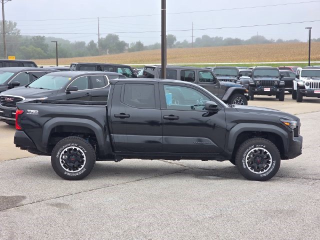 Used 2024 Toyota Tacoma TRD Off-Road AWD/4WD image 9
