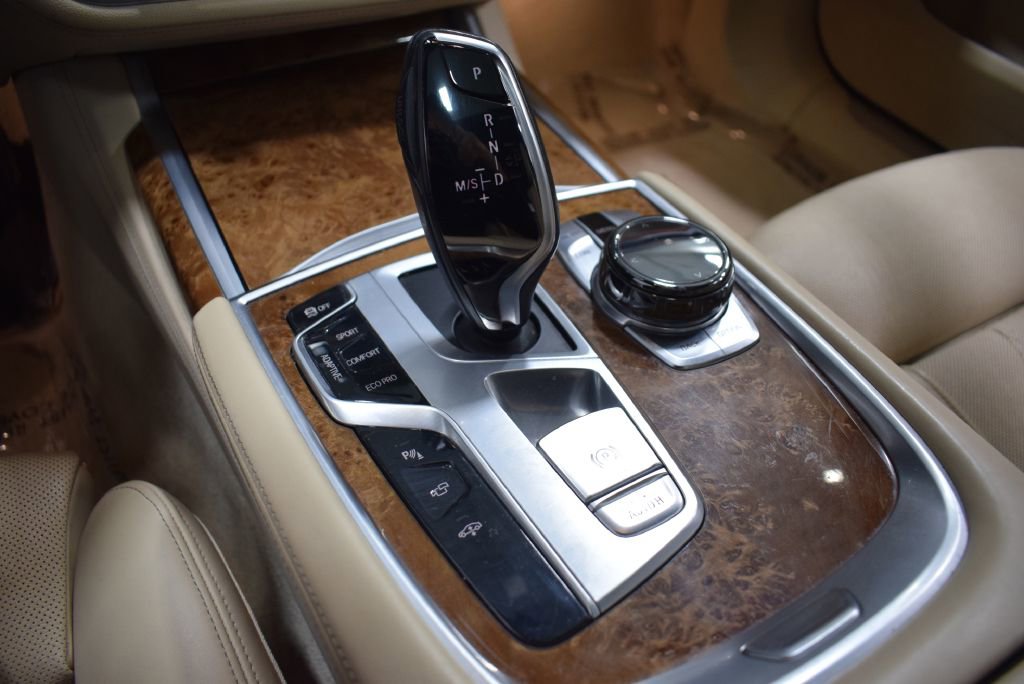 Used 2017 BMW 750i xDrive image 22