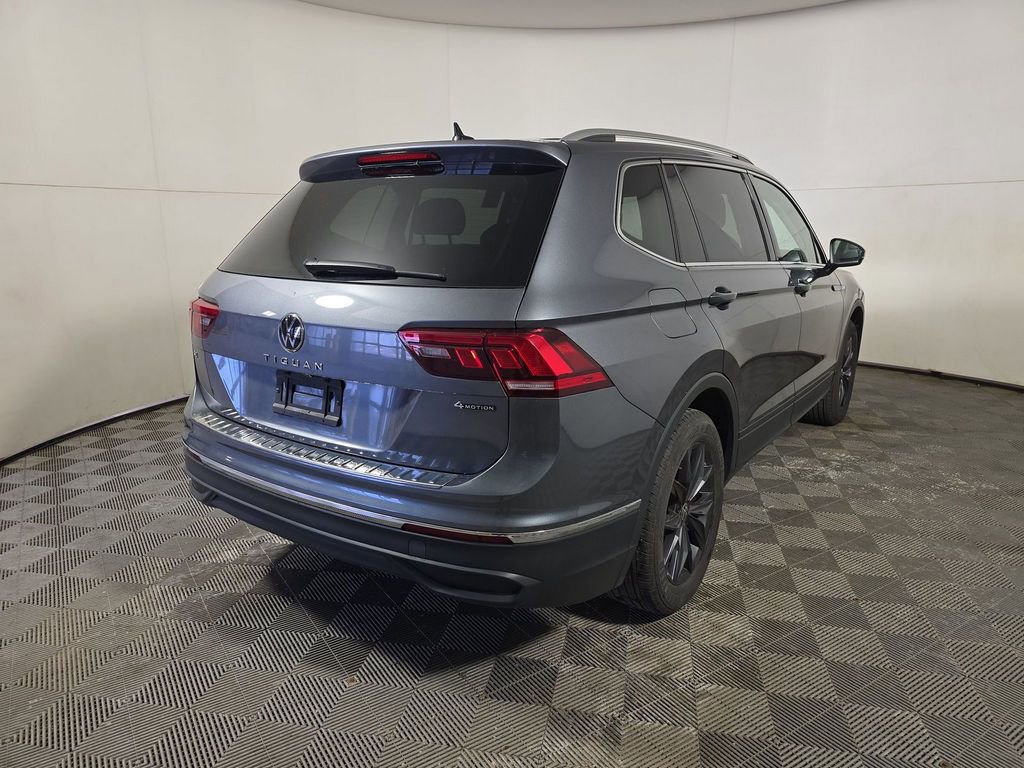 Used 2024 Volkswagen Tiguan SE w/ Panoramic Sunroof Package AWD/4WD image 5