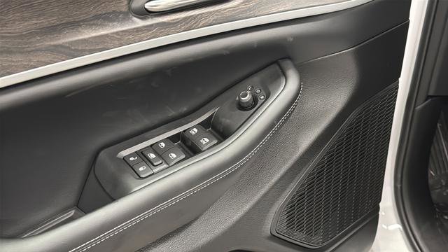 New 2026 Jeep Grand Cherokee Altitude AWD/4WD image 20