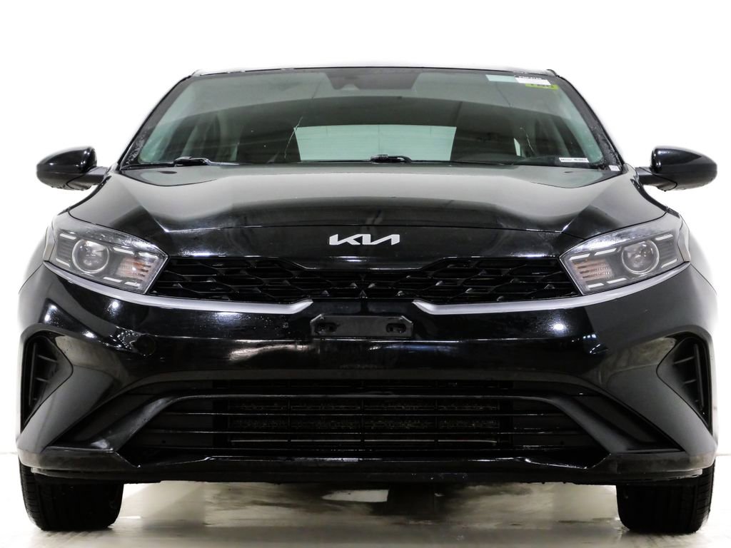 Used 2023 Kia Forte LXS image 2