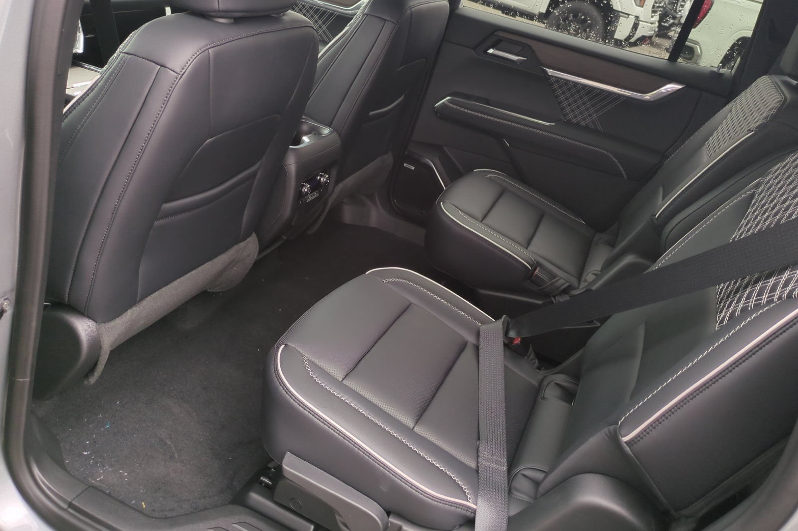 New 2026 GMC Acadia Denali w/ Super Cruise Package AWD/4WD image 12