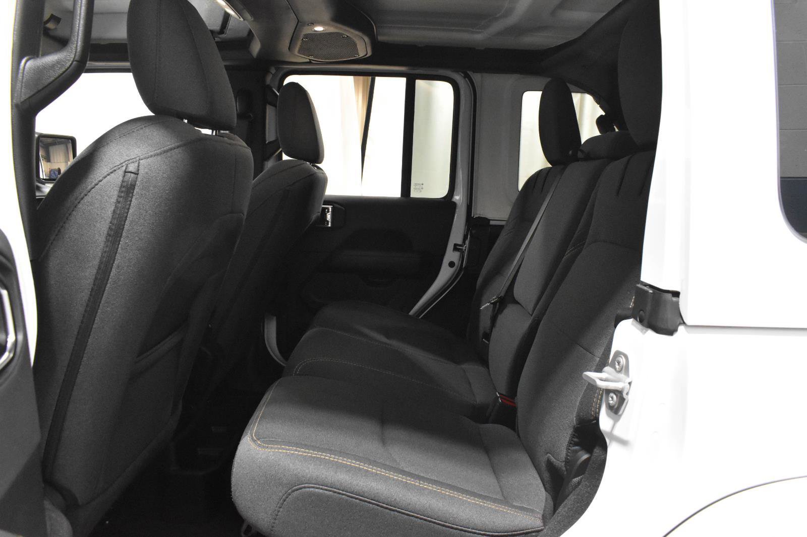 Used 2025 Jeep Wrangler Unlimited Sahara AWD/4WD image 8
