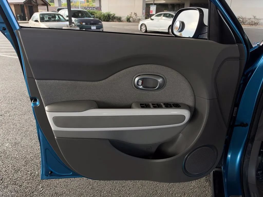 Used 2016 Kia Soul EV FWD image 42