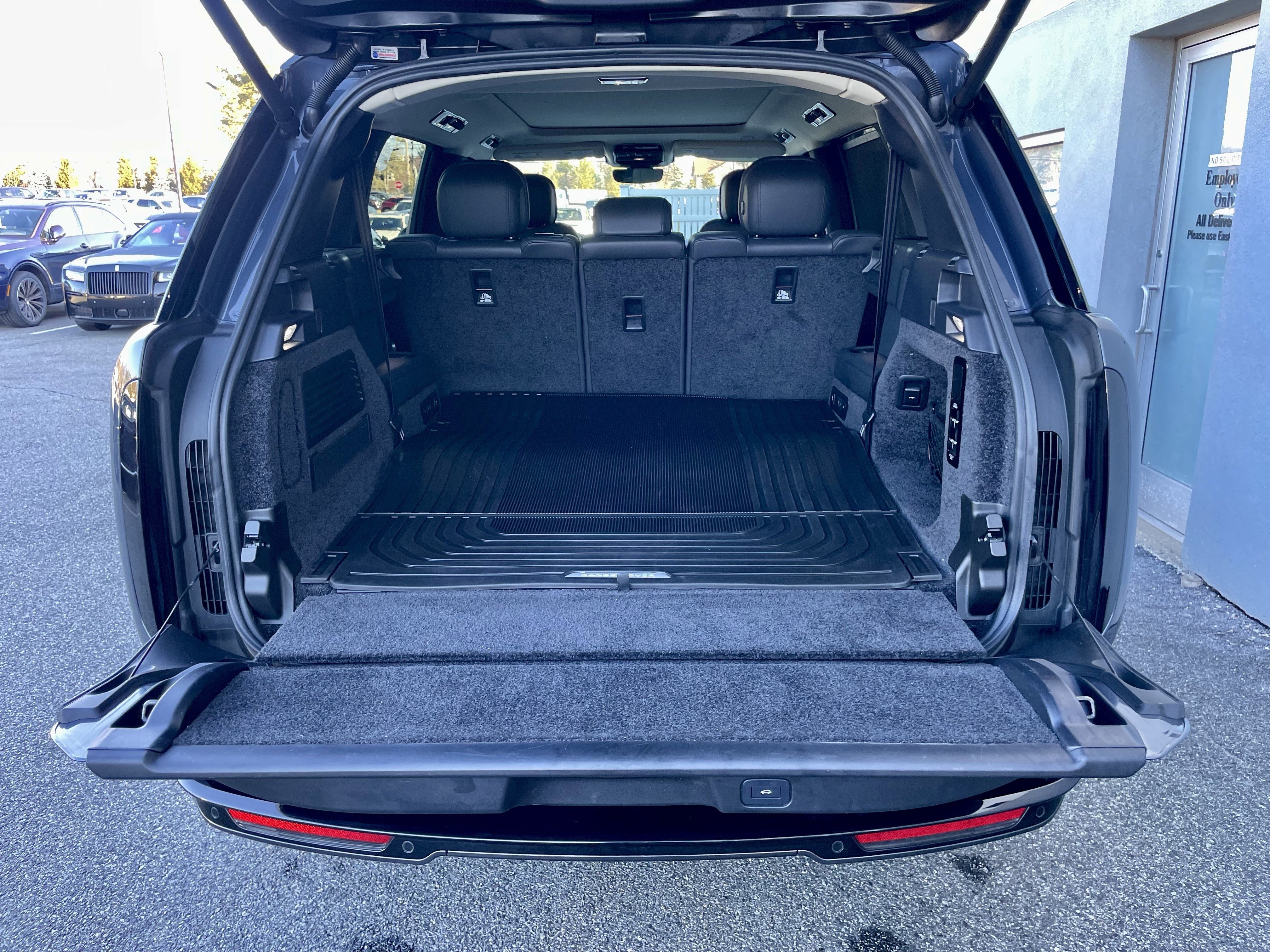 Used 2025 Land Rover Range Rover Long Wheelbase SE image 39