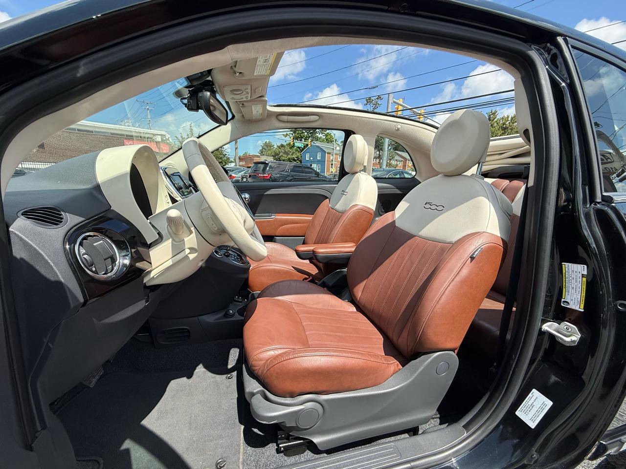 Used 2017 FIAT 500 Lounge image 3