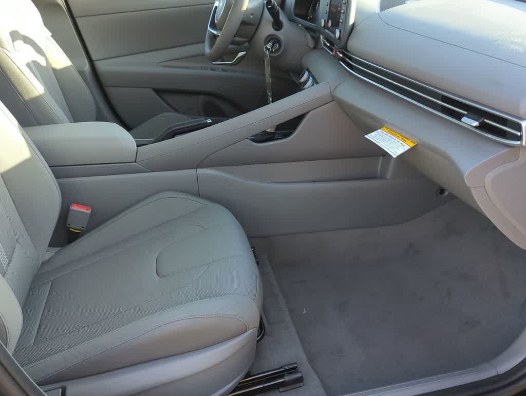 New 2026 Hyundai Elantra SE FWD image 22