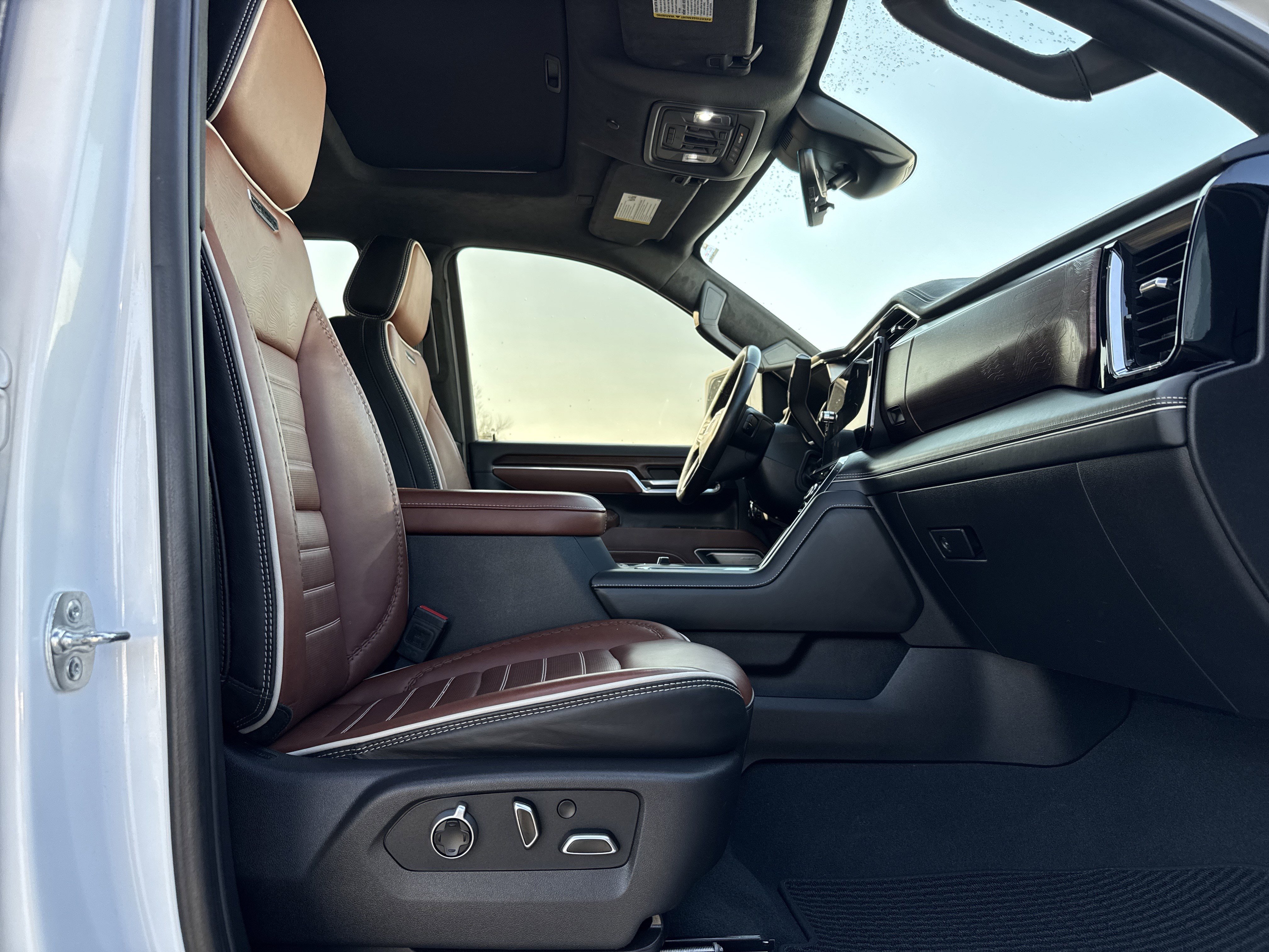 Used 2025 GMC Sierra 2500 Denali Ultimate image 32