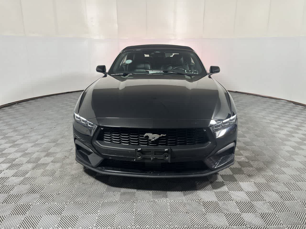 Used 2025 Ford Mustang Premium RWD image 3