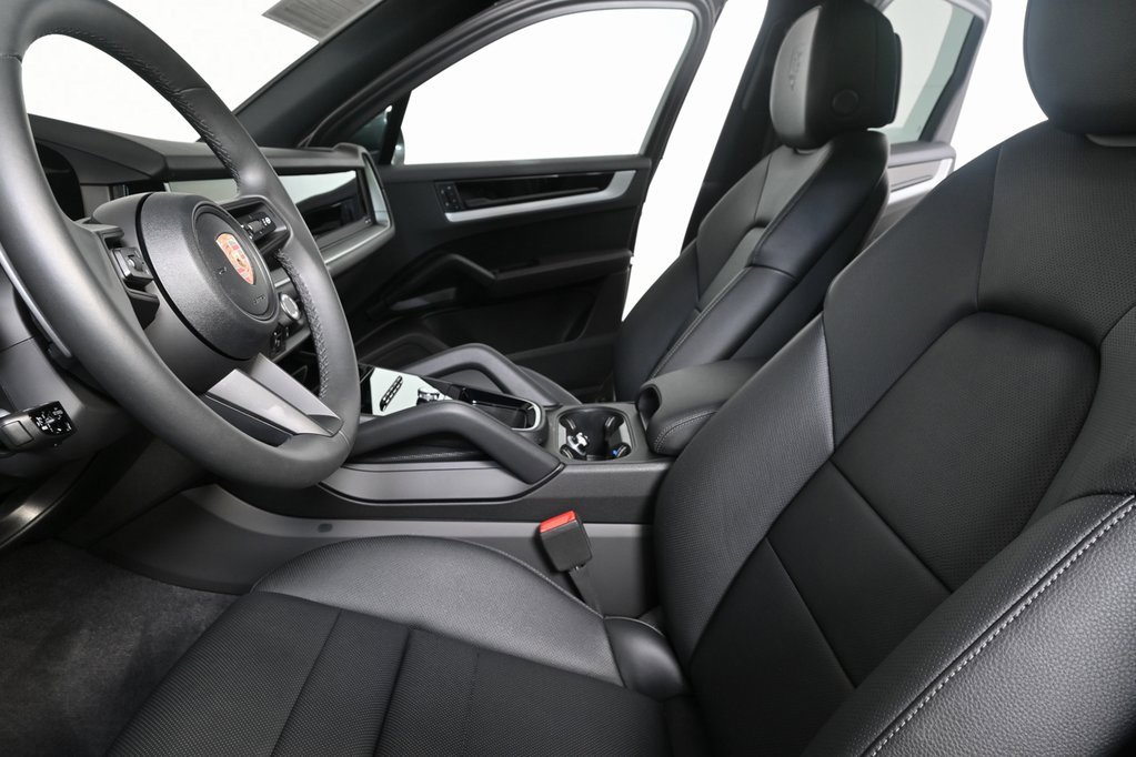 Used 2025 Porsche Cayenne image 5