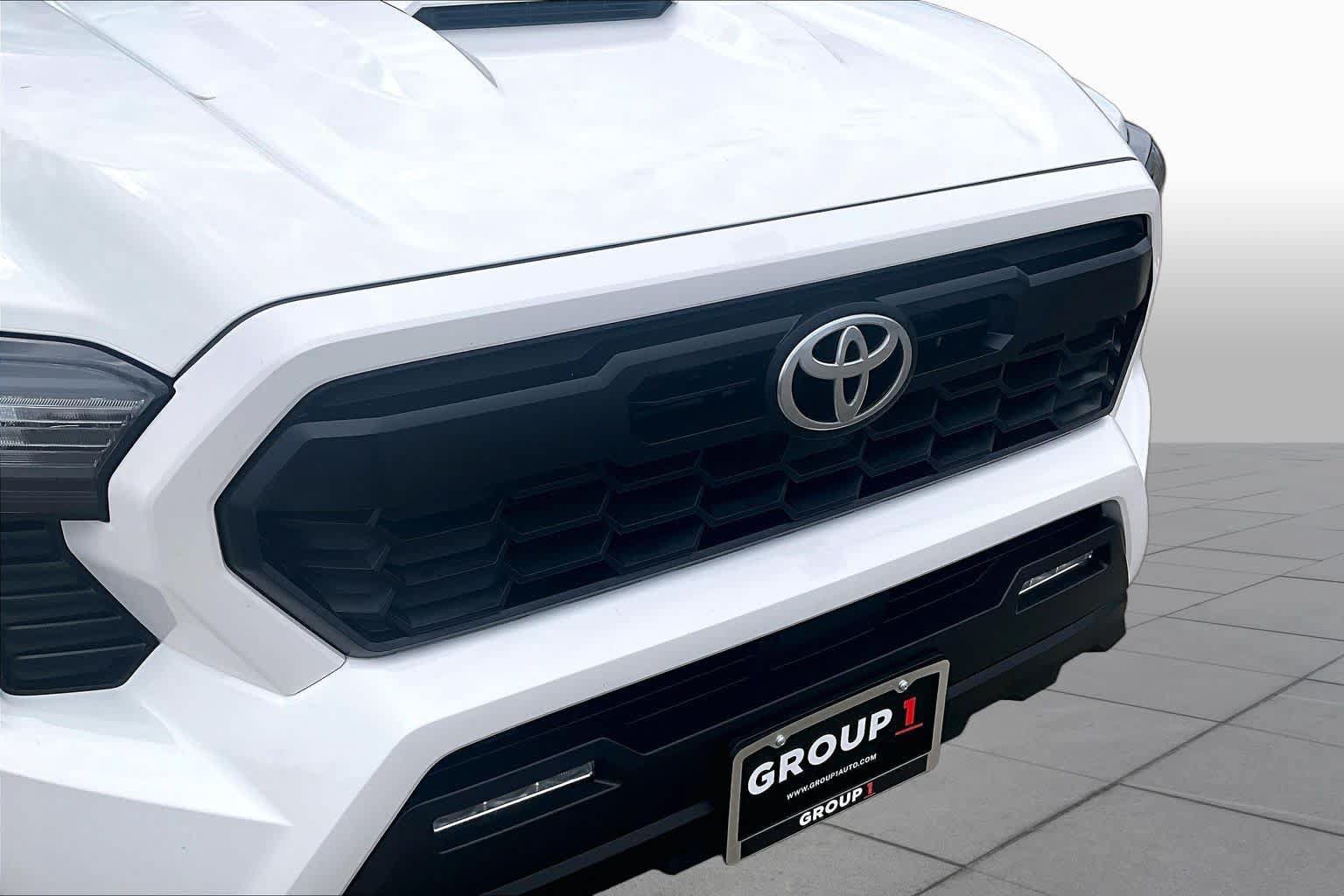 Used 2024 Toyota Tacoma TRD Sport AWD/4WD image 29