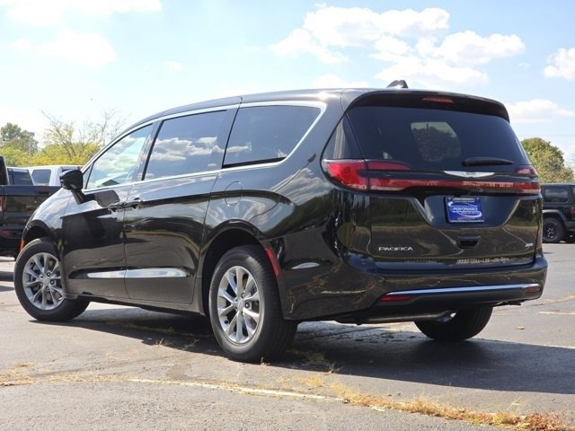 New 2026 Chrysler Pacifica Select image 24