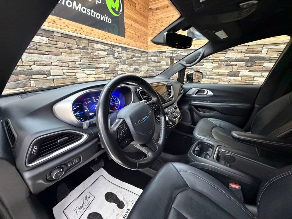Used 2020 Chrysler Pacifica Touring-L w/ S Appearance Package FWD image 19