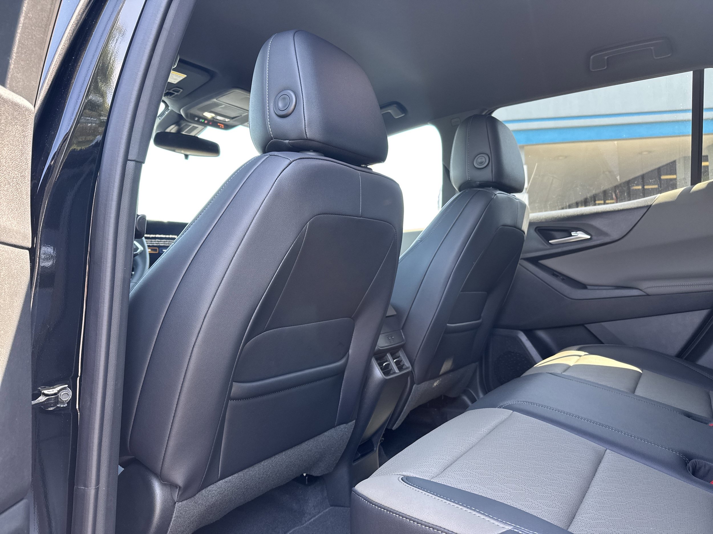 New 2026 Chevrolet Equinox LT w/ Convenience Package II FWD image 19