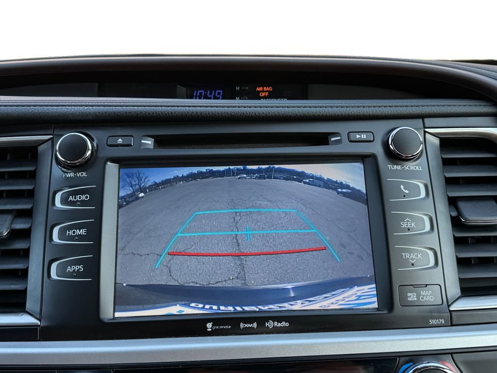 Used 2017 Toyota Highlander XLE w/ Carpet Mat Package image 15