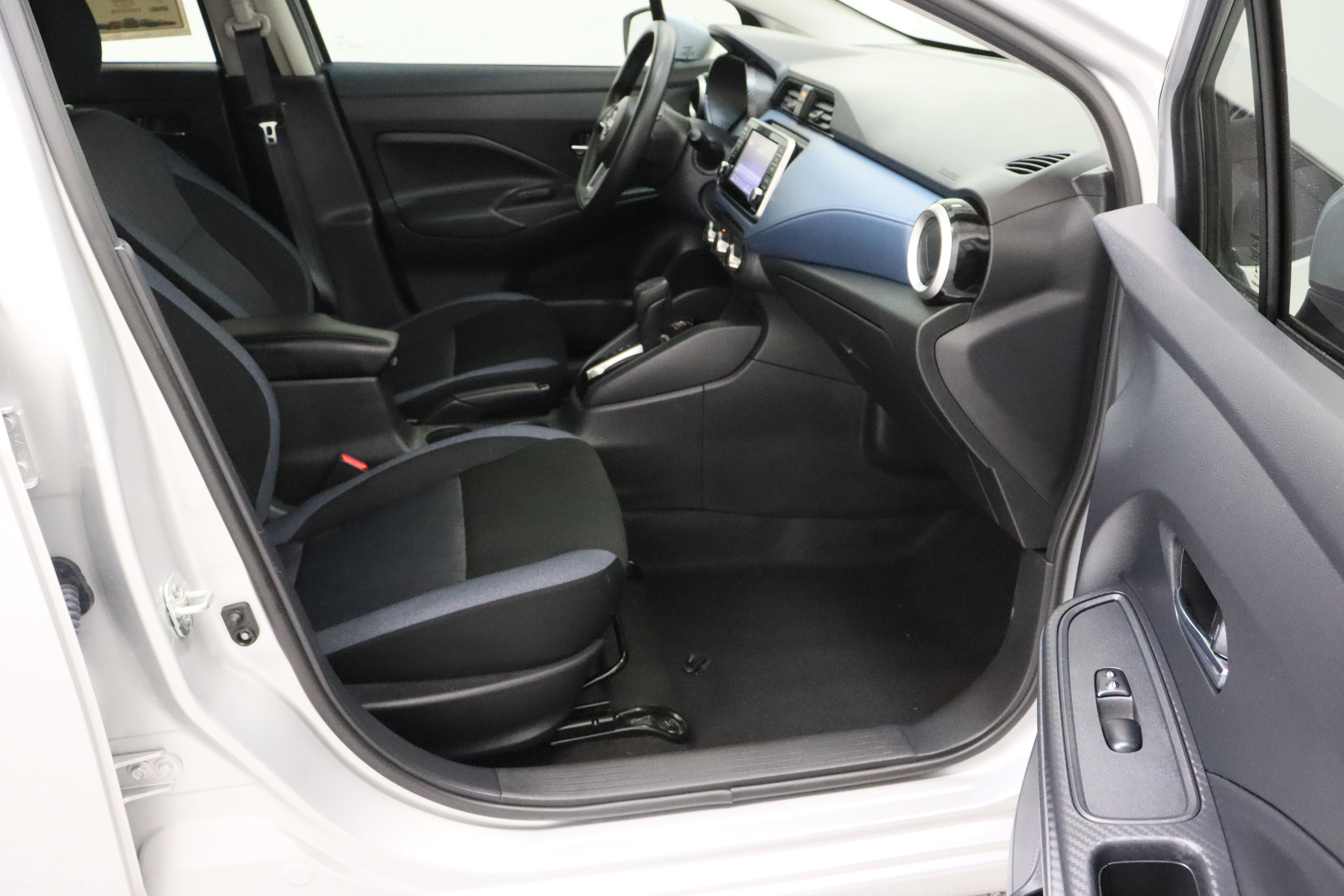 Used 2025 Nissan Versa SV w/ Trunk Package image 35