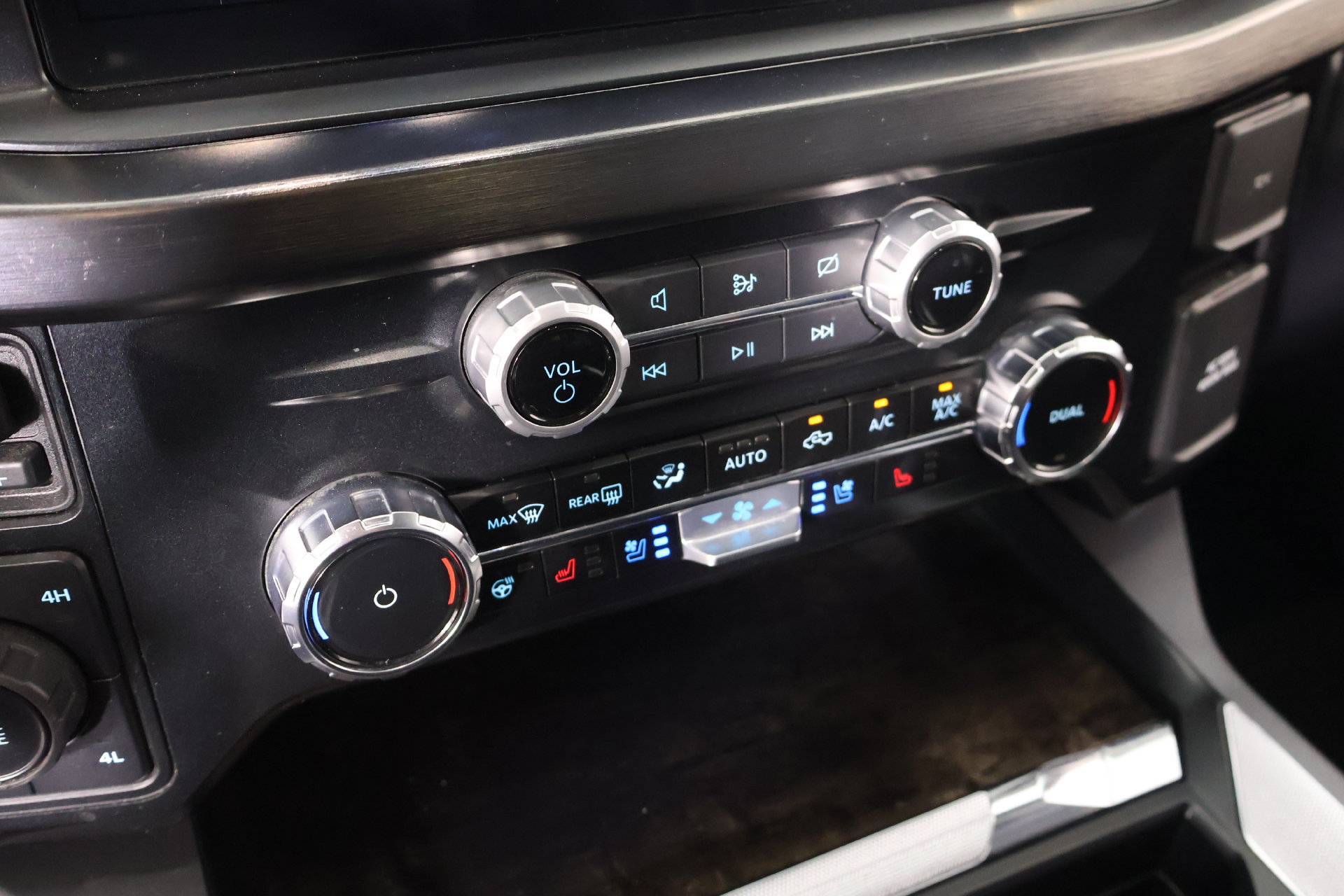 Used 2024 Ford F250 Lariat w/ Lariat Ultimate Package AWD/4WD image 9