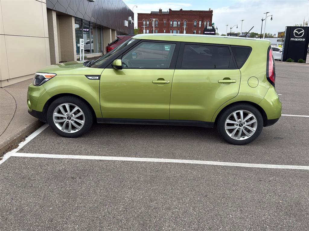 Used 2017 Kia Soul + FWD image 13
