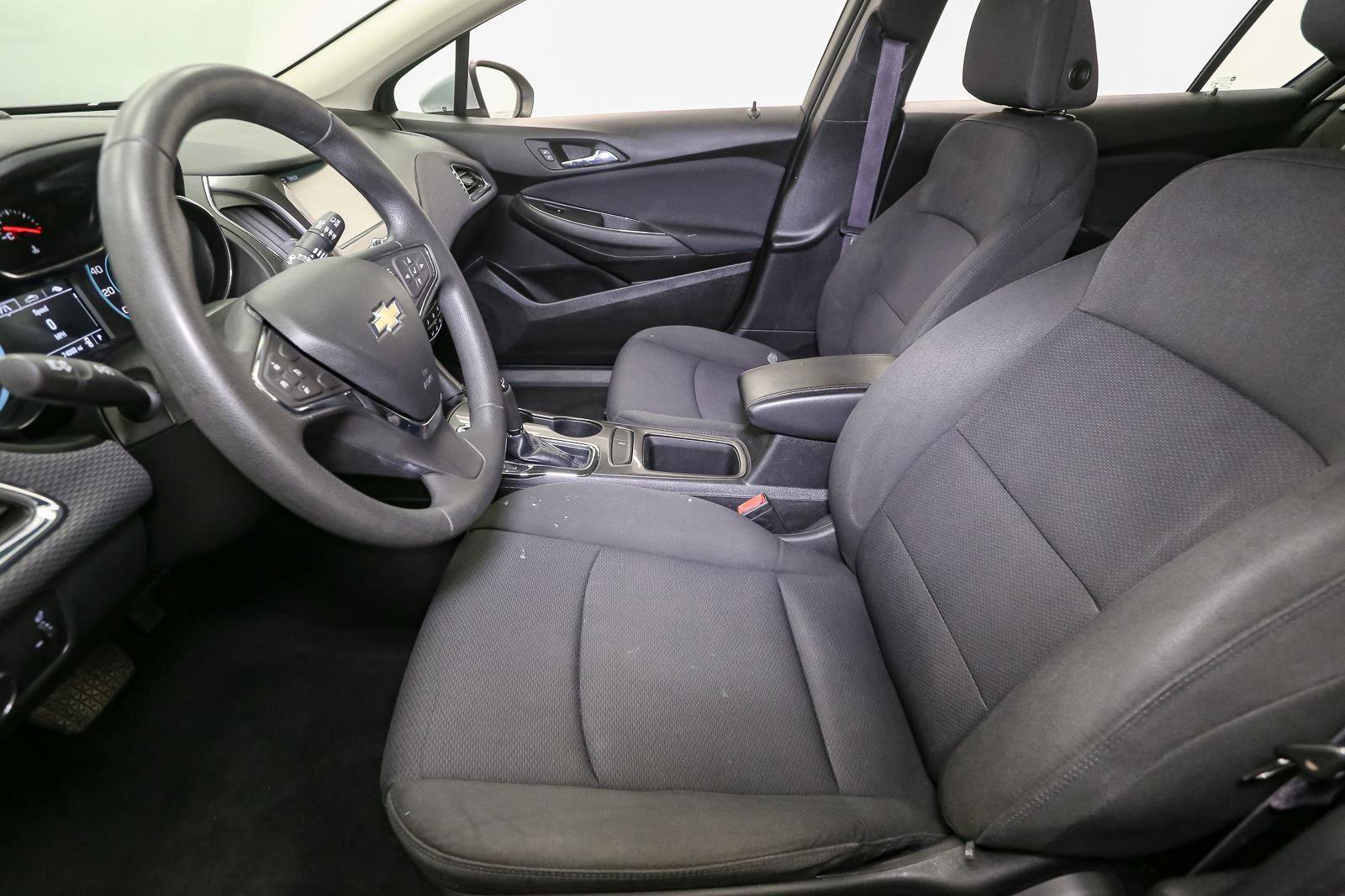 Used 2017 Chevrolet Cruze LT FWD image 41