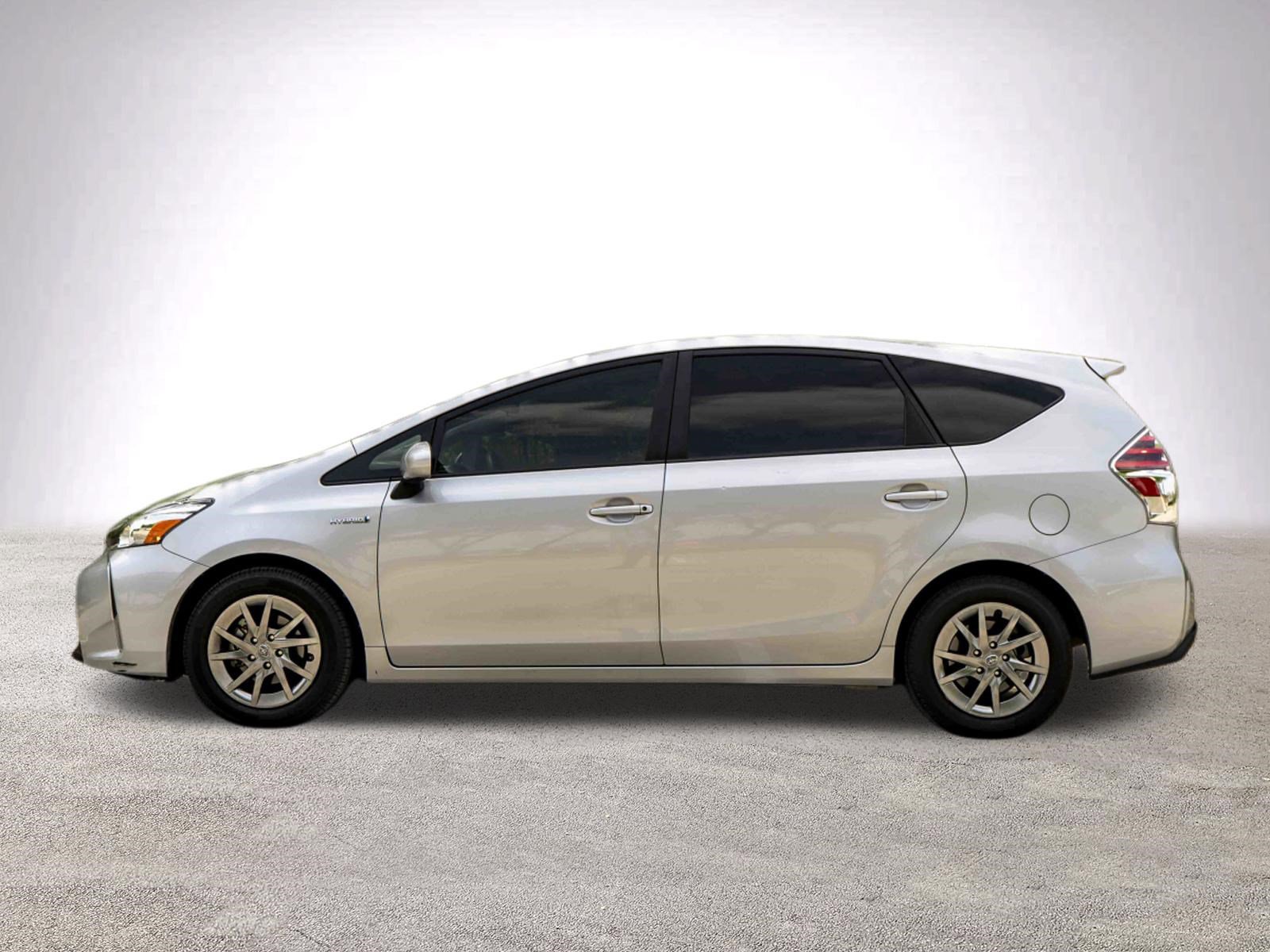 Used 2017 Toyota Prius V Three image 6