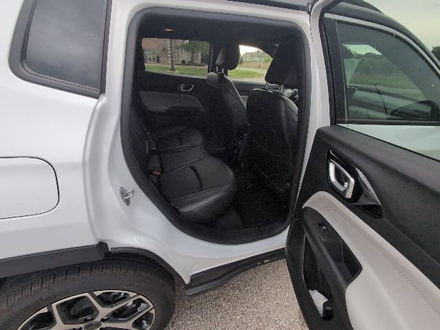 Used 2025 Jeep Compass Limited AWD/4WD image 8