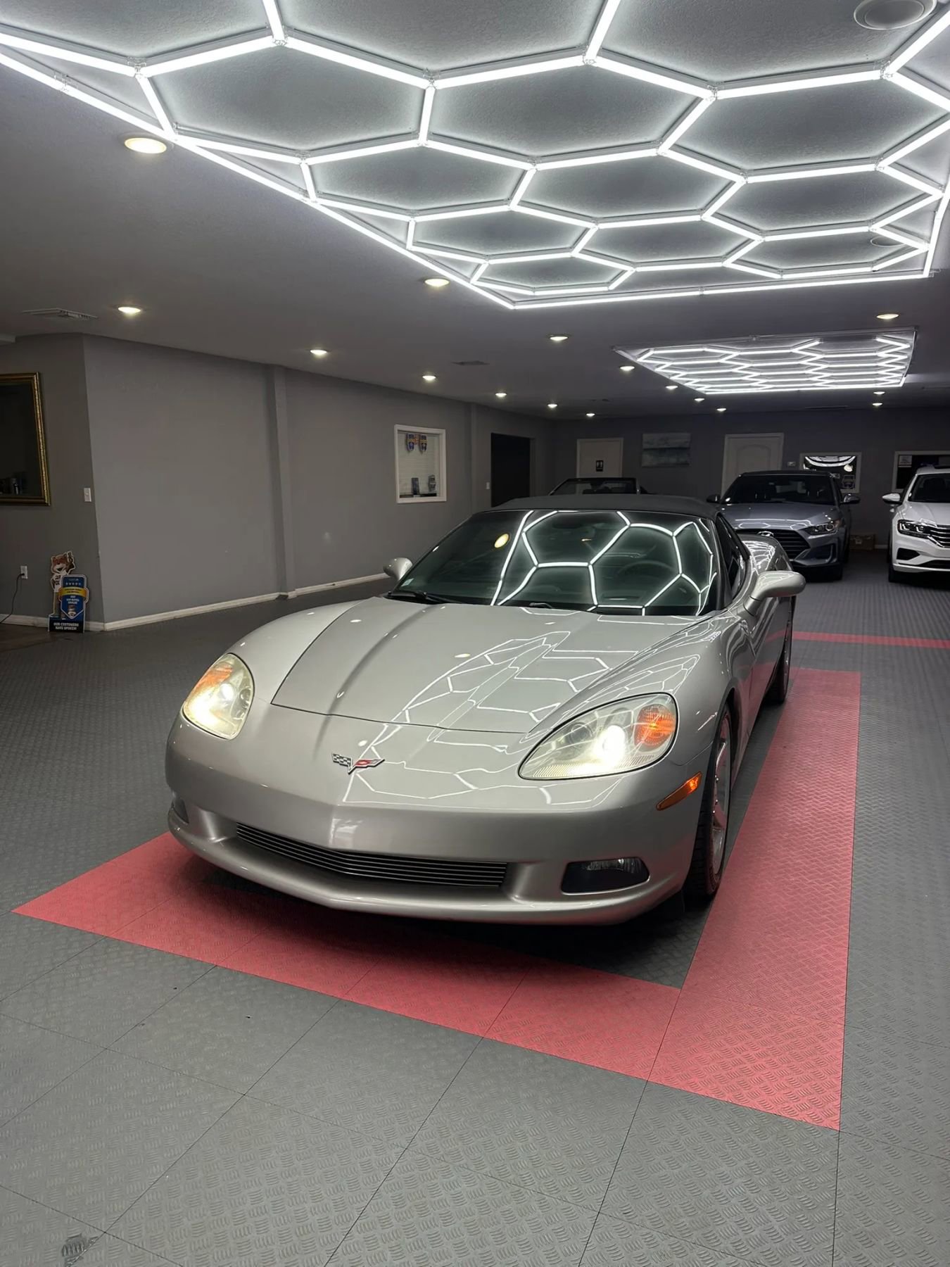 Used 2005 Chevrolet Corvette Convertible w/ Preferred Equipment Group RWD image 2