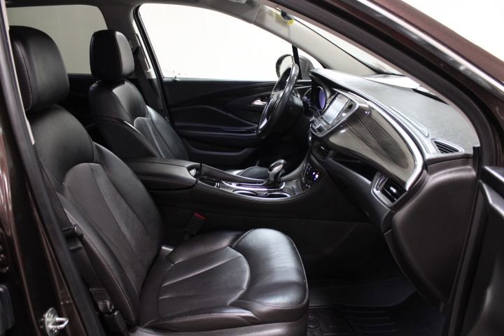 Used 2020 Buick Envision Essence image 30