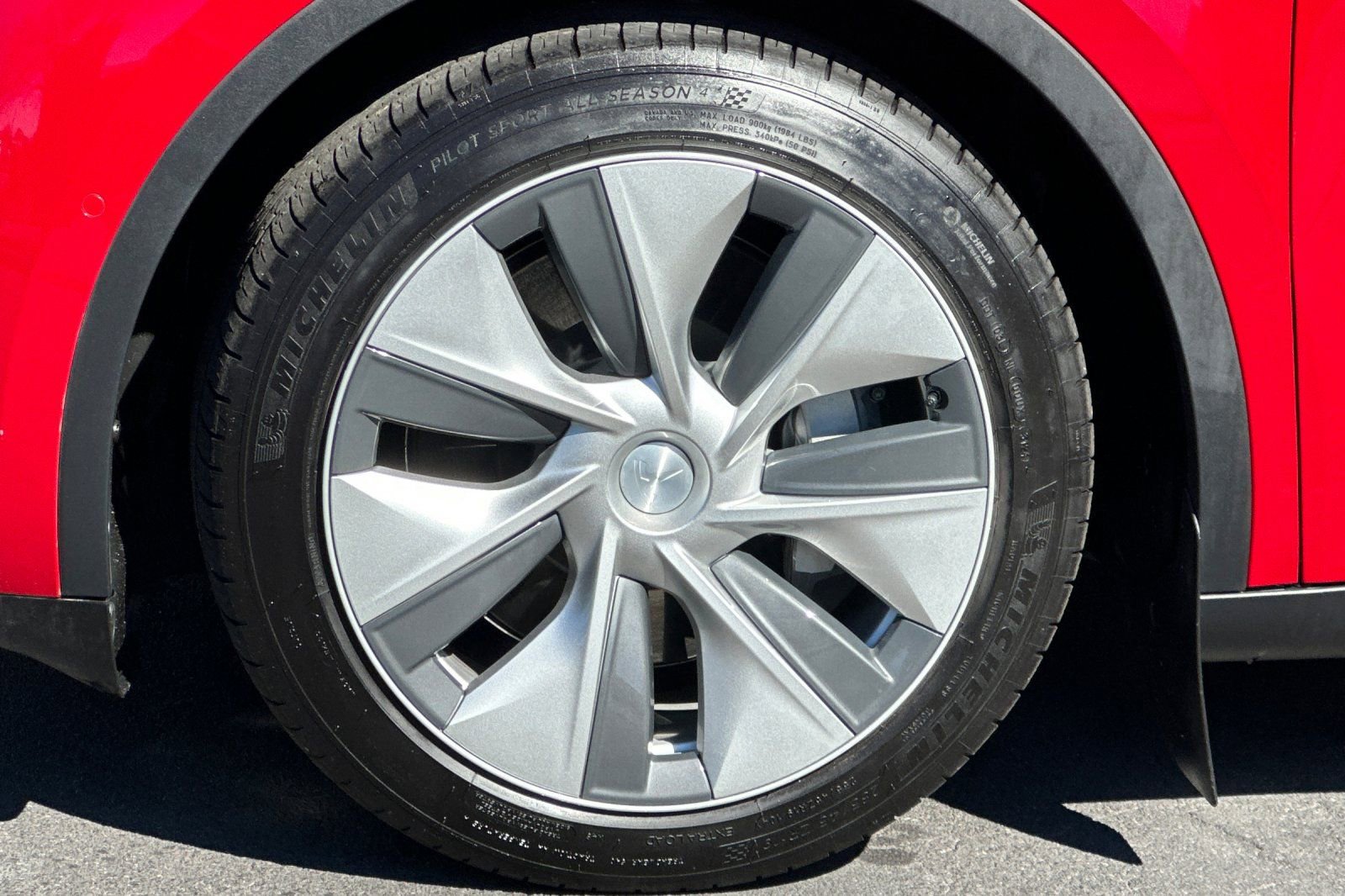 Used 2022 Tesla Model Y Long Range image 32