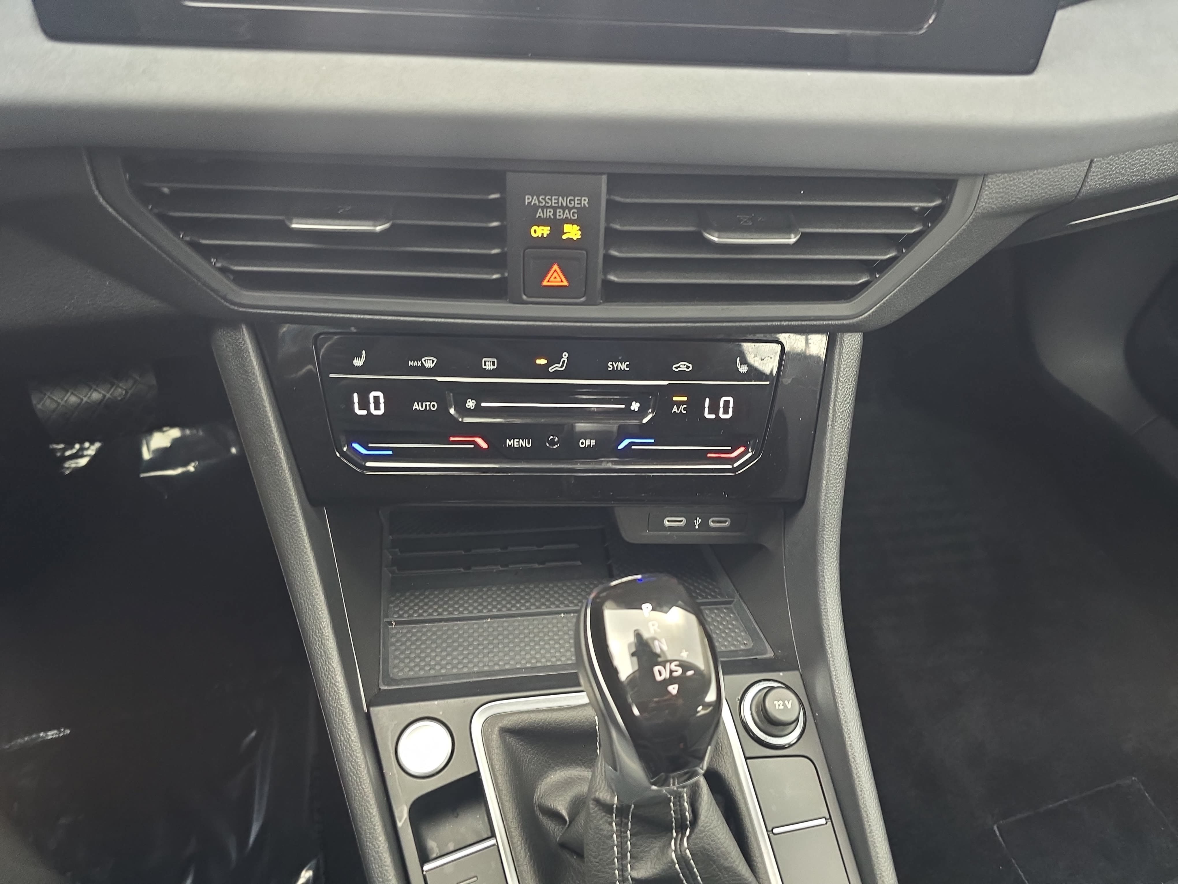 Certified 2025 Volkswagen Jetta SE FWD image 24