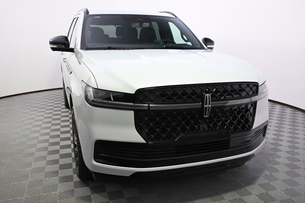 New 2025 Lincoln Navigator Reserve w/ Jet Appearance Package image 9