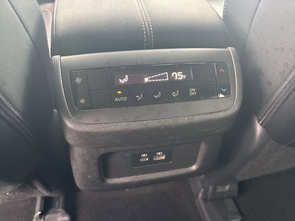 Used 2023 Nissan Pathfinder SL image 24