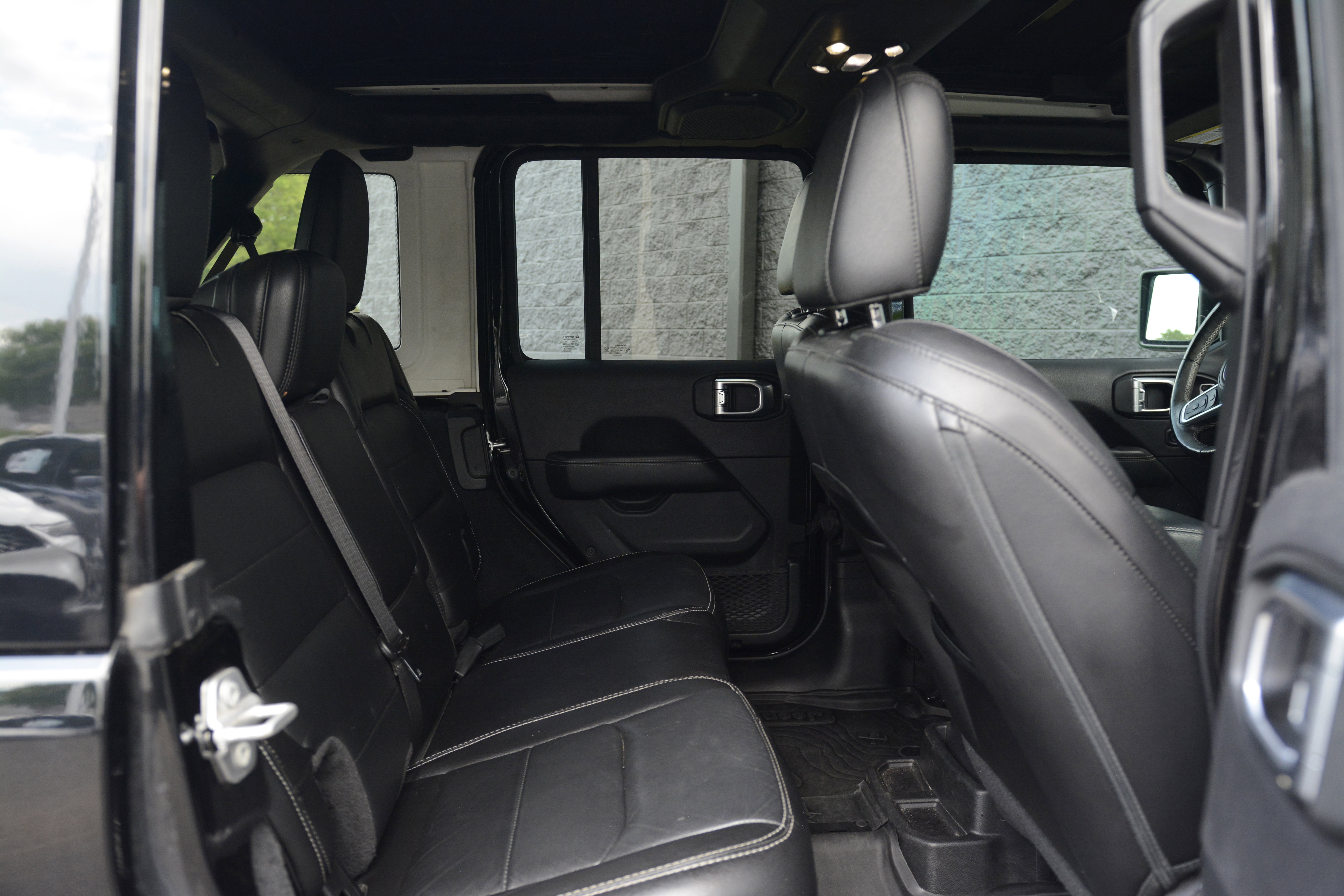 Used 2020 Jeep Wrangler Unlimited Sahara AWD/4WD image 32