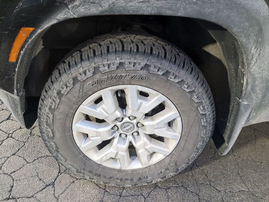 Used 2022 Nissan Frontier SV w/ Technology Package image 9