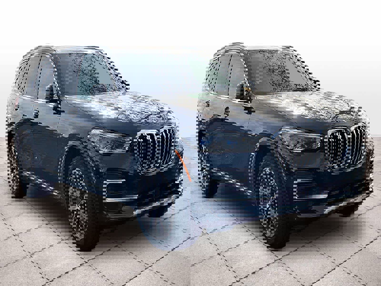 Used 2023 BMW X5 xDrive45e w/ Executive Package image 2