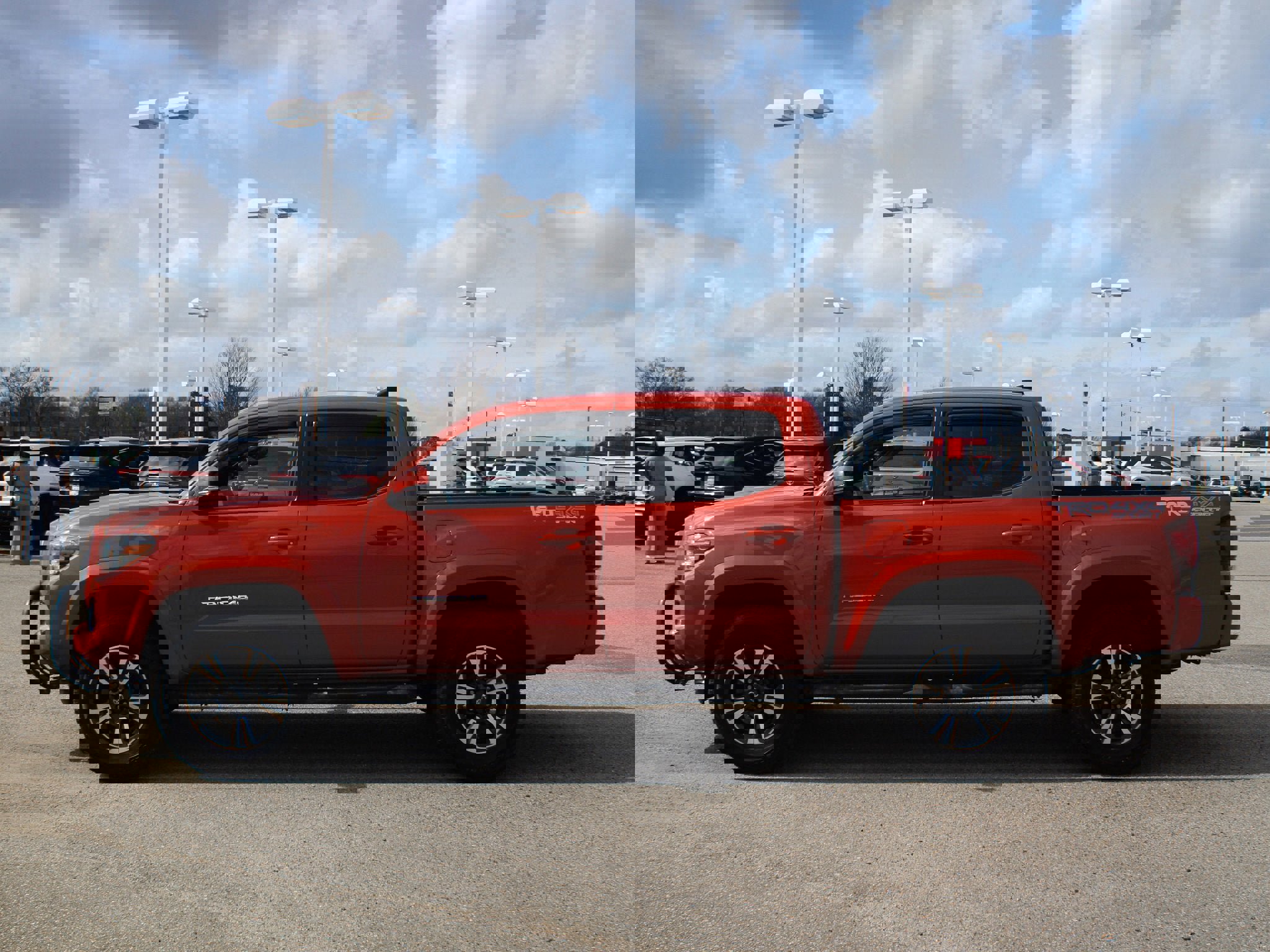 Used 2016 Toyota Tacoma TRD Sport w/ Towing Package image 12