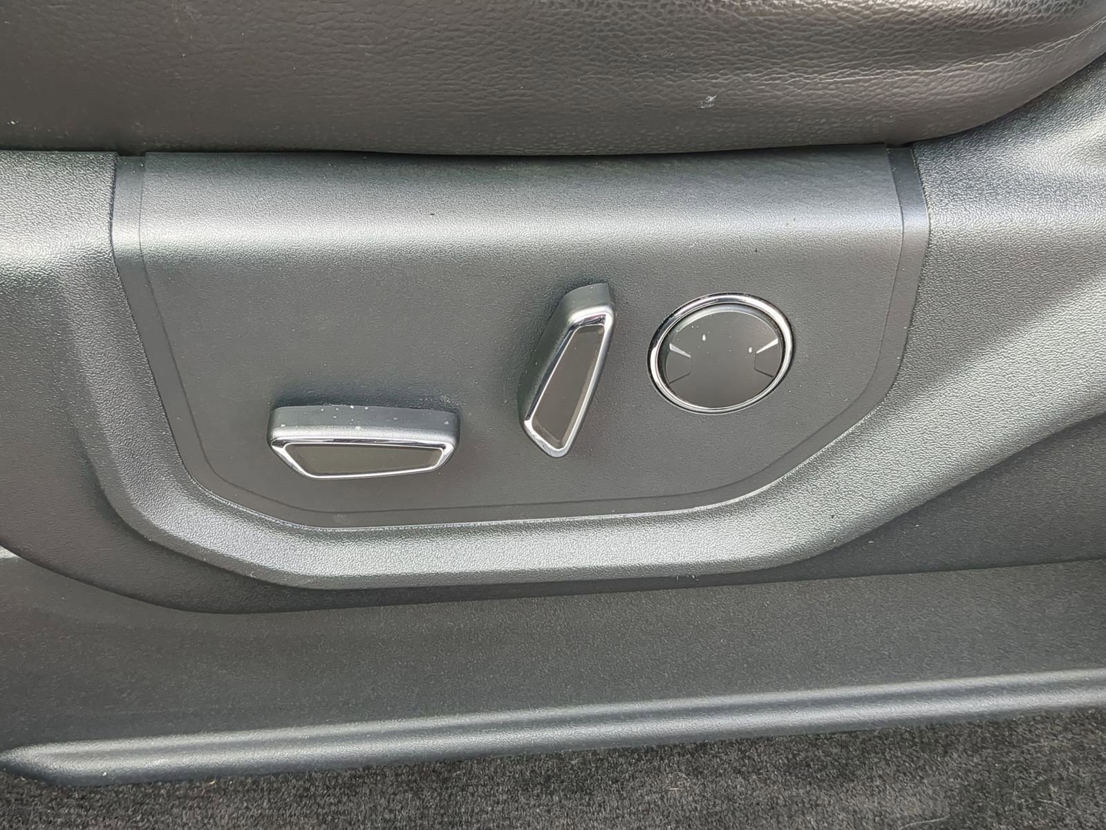 Used 2015 Ford F150 Lariat image 23