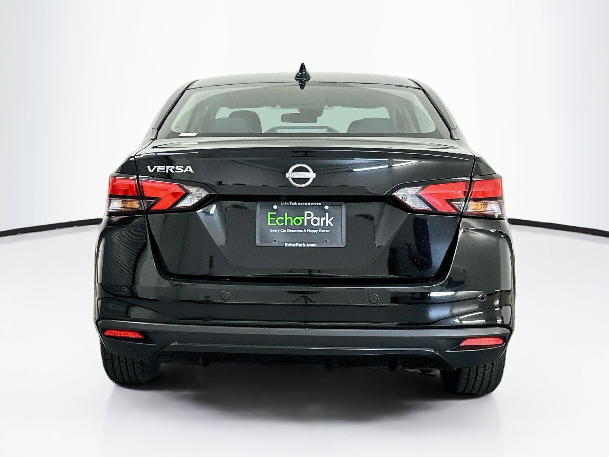 Used 2025 Nissan Versa SV FWD image 7