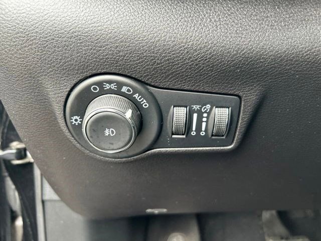 Used 2023 Jeep Compass Limited w/ Elite Group AWD/4WD image 18