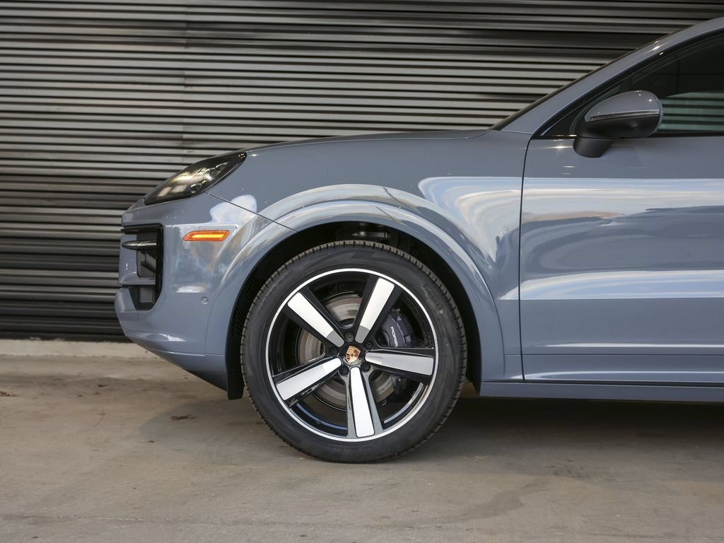 New 2026 Porsche Cayenne Coupe AWD/4WD image 12