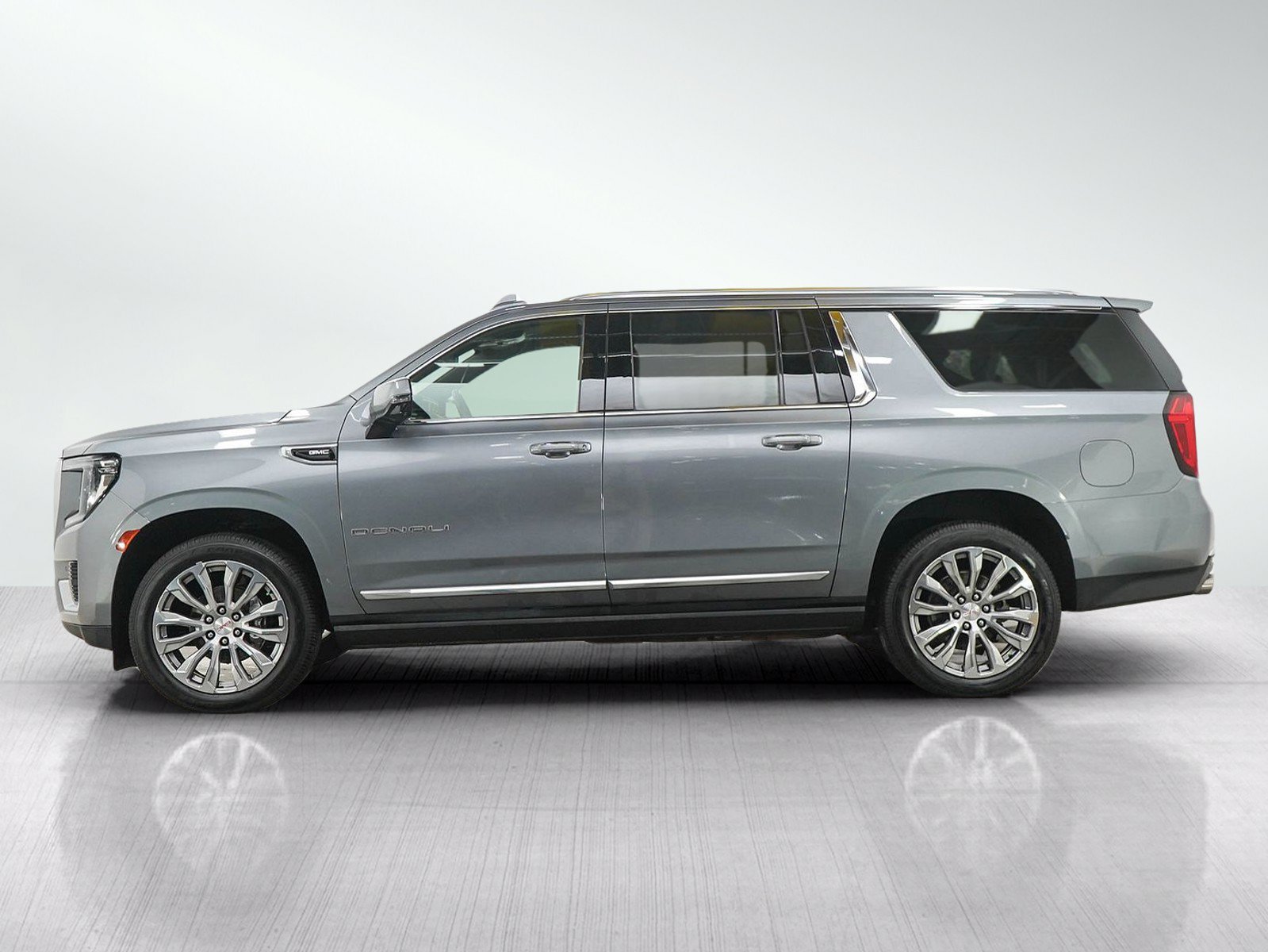 Used 2022 GMC Yukon XL Denali AWD/4WD image 2