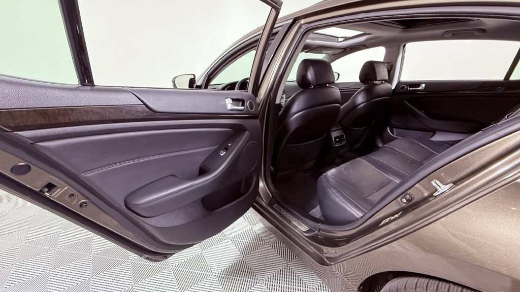 Used 2014 Kia Cadenza Premium w/ Technology Package FWD image 19