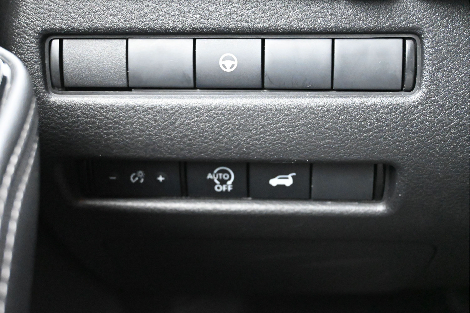 Used 2025 Nissan Rogue SV FWD image 16